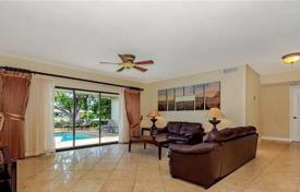 Villa – Hallandale Beach, Floride, Etats-Unis. $1,390,000