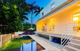Villa – South Bayshore Drive, Miami, Floride,  Etats-Unis. 1,643,000 €