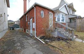 2 pièces maison en ville à East York, Canada. C$1,989,000