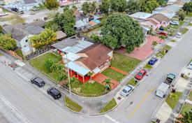 2 pièces maison en ville 155 m² à Hialeah, Etats-Unis. $565,000