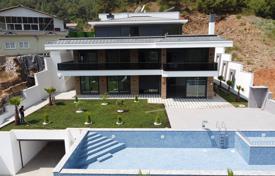 Maison Individuelle Élégante avec Piscine Privée à Alanya Tepe. $3,081,000