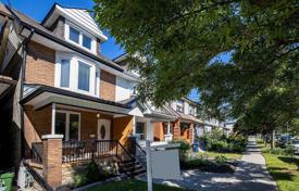 Maison mitoyenne – East York, Toronto, Ontario,  Canada. C$1,431,000