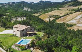 16 pièces domaine 423 m² à Pietralunga, Italie. 940,000 €