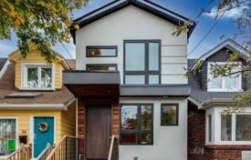 4 pièces maison en ville à East York, Canada. C$1,811,000