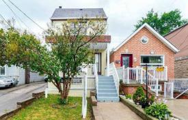 4 pièces maison en ville en York, Canada. C$1,187,000