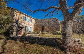 4 pièces maison de campagne à Gordes, France. 1,300,000 €