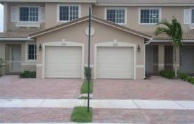 Maison en ville – Tamarac, Broward, Floride,  Etats-Unis. $450,000