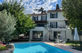 Maison en ville – Arles, Bouches-du-Rhône, Provence-Alpes-Côte d'Azur,  France. 1,390,000 €