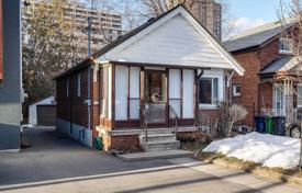 3 pièces maison en ville en York, Canada. C$1,061,000