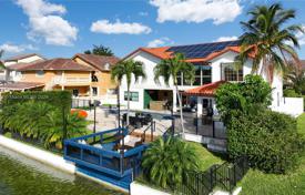 Maison en ville – Hialeah, Floride, Etats-Unis. $1,849,000