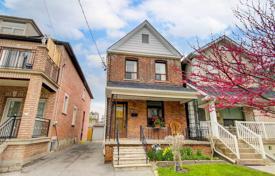 Maison en ville – Saint Clarens Avenue, Old Toronto, Toronto,  Ontario,   Canada. C$1,449,000