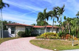 Villa – North Miami, Floride, Etats-Unis. $900,000