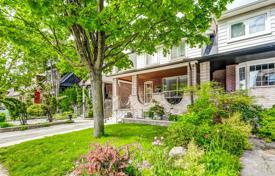 7 pièces maison en ville en York, Canada. C$1,484,000