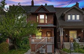 Maison mitoyenne – York, Toronto, Ontario,  Canada. C$996,000