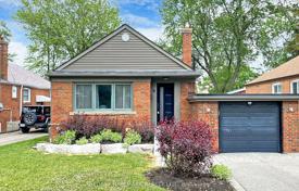 7 pièces maison en ville à Scarborough, Canada. C$1,613,000