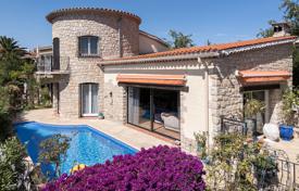 7 pièces maison de campagne à Antibes, France. 1,575,000 €