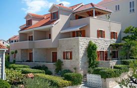 Maison en ville – Brač, Comté de Split-Dalmatie, Croatie. 990,000 €
