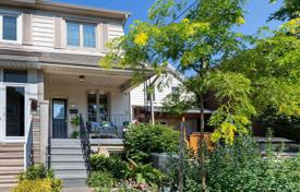 Maison mitoyenne – York, Toronto, Ontario,  Canada. C$1,302,000