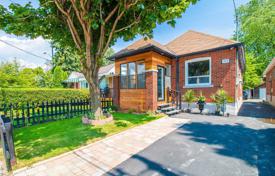 4 pièces maison en ville à East York, Canada. C$1,197,000