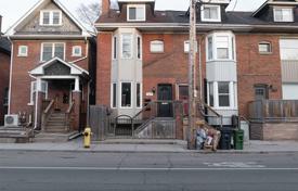 Maison mitoyenne – Woodbine Avenue, Toronto, Ontario,  Canada. C$1,812,000