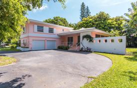 Maison de campagne – Bal Harbour, Floride, Etats-Unis. $2,285,000