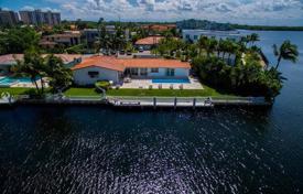 Villa – North Miami Beach, Floride, Etats-Unis. $2,000,000