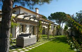 7 pièces villa 400 m² à Castiglione della Pescaia, Italie. 10,200 € par semaine