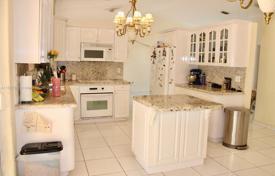 Maison en ville – Hialeah, Floride, Etats-Unis. $669,000