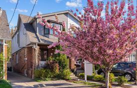 3 pièces maison mitoyenne à East York, Canada. C$1,140,000