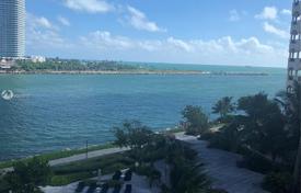 Bâtiment en construction – Fisher Island Drive, Miami Beach, Floride,  Etats-Unis. $6,200 par semaine
