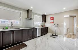 10 pièces maison mitoyenne à North York, Canada. C$1,385,000