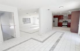 4 pièces maison en ville 294 m² à Hialeah, Etats-Unis. $725,000