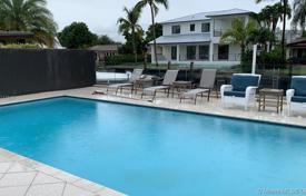 Villa – North Miami, Floride, Etats-Unis. $1,300,000