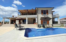 Maison en ville – Medulin, Comté d'Istrie, Croatie. 1,200,000 €