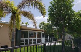Maison de campagne – North Miami Beach, Floride, Etats-Unis. $1,199,000
