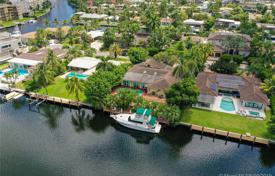 Villa – Hallandale Beach, Floride, Etats-Unis. $1,570,000