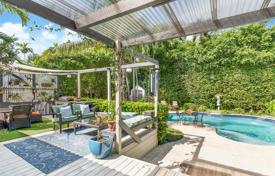 Maison en ville – Miami Beach, Floride, Etats-Unis. $2,375,000