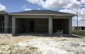 Maison en ville – Cape Coral, Floride, Etats-Unis. $520,000