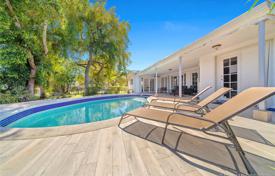 Villa – Aventura, Floride, Etats-Unis. 709,000 €