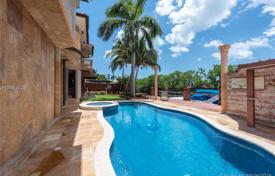 Villa – North Miami Beach, Floride, Etats-Unis. $2,395,000