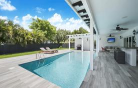Villa – Miami, Floride, Etats-Unis. 867,000 €