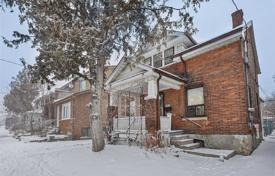 4 pièces maison en ville en York, Canada. C$1,152,000