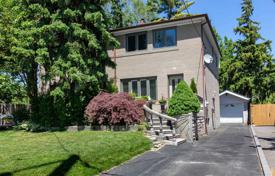 Maison mitoyenne – York, Toronto, Ontario,  Canada. C$1,371,000