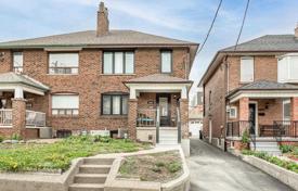 Maison mitoyenne – Dufferin Street, Toronto, Ontario,  Canada. C$1,492,000