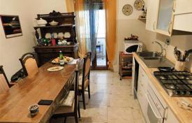 3 pièces appartement 160 m² à Follonica, Italie. 450,000 €