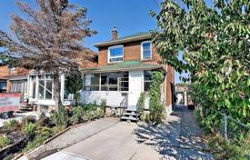 4 pièces maison en ville en York, Canada. C$1,069,000