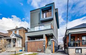Maison en ville – Glenholme Avenue, York, Toronto,  Ontario,   Canada. C$1,844,000