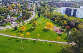 4 pièces maison en ville à Etobicoke, Canada. C$1,087,000