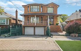 4 pièces maison en ville en York, Canada. C$1,411,000