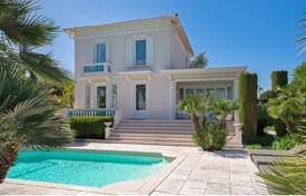 Villa – Cap d'Antibes, Antibes, Côte d'Azur,  France. 2,150,000 €
